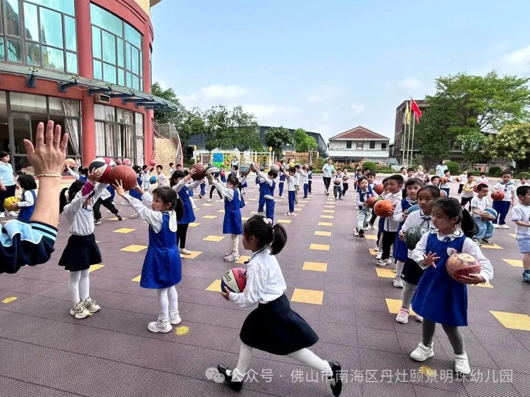 篮球教练如何为不同年龄段的球员制定战术训练方案?_0